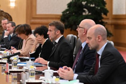 macron-urges-xi-to-narrow-‘unsustainable’-trade-gap