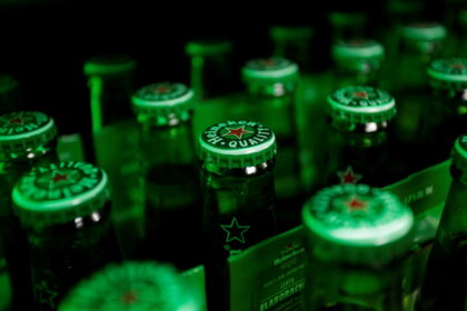 heineken-to-cut-up-to-6,000-jobs,-sees-slower-2026-profit-growth-amid-weak-demand