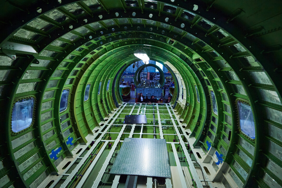 critics-question-saab’s-offer-to-bring-10,000-aerospace-jobs-to-canada