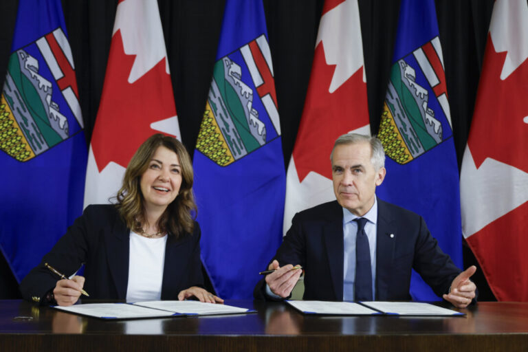 most-canadians-support-alberta-pipeline-in-carney-smith-energy-deal:-poll