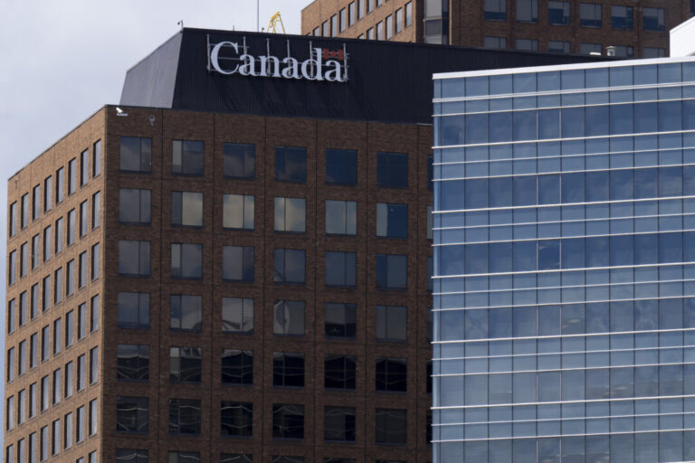 hundreds-of-federal-public-servants-warned-this-week-of-job-cuts