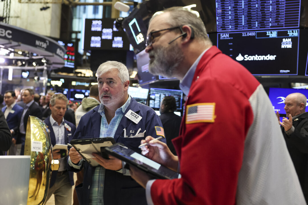 wall-street-review:-stocks-hover-near-records-ahead-of-fed-meeting