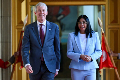 us-energy-secretary-visits-venezuela,-touts-expanding-oil-cooperation