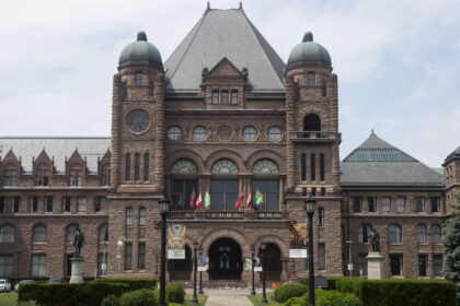 ontario-not-on-track-to-balanced-budget,-watchdog-says