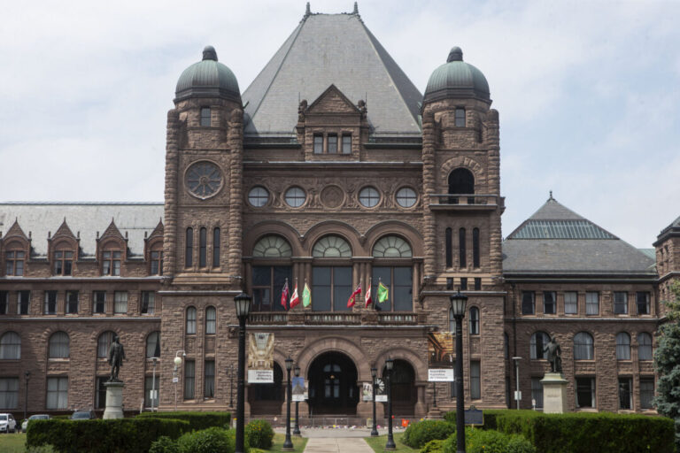 ontario-not-on-track-to-balanced-budget,-watchdog-says