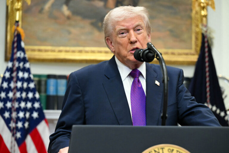 iran-must-make-deal-quickly-or-it-will-be-traumatic-for-tehran,-trump-says