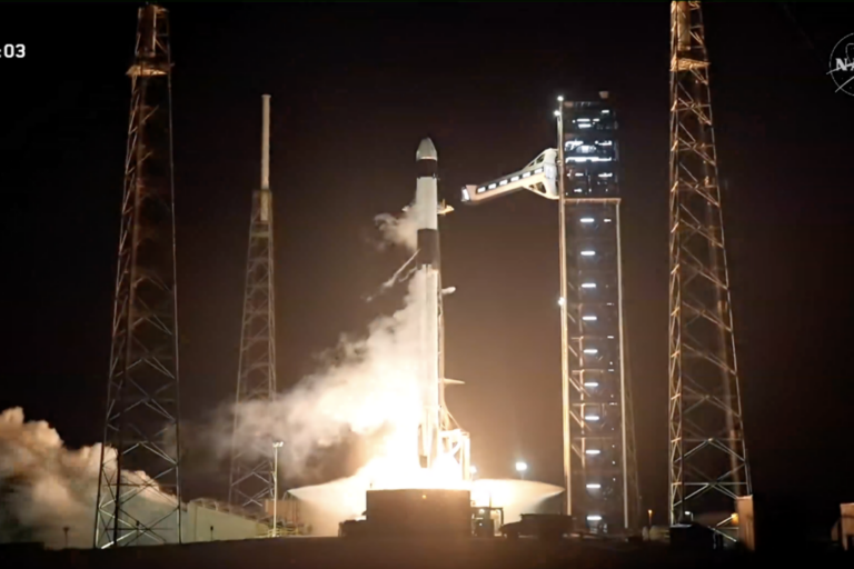 4-astronauts-launch-to-space-station-after-prior-crew’s-medical-evacuation