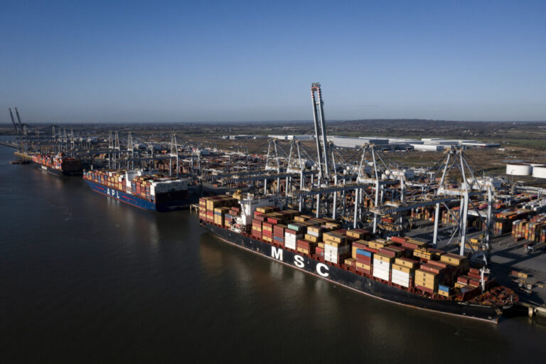 dubai’s-dp-world-chief-executive-resigns