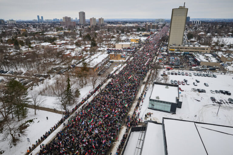 massive-crowds-march-in-toronto-rally-in-support-of-iran-protests