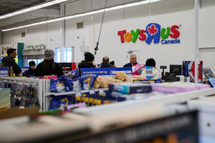 toys-‘r’-us-canada-to-stop-accepting-gift-cards-after-monday