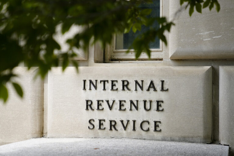 average-tax-refunds-jump-by-nearly-11-percent,-early-irs-data-show