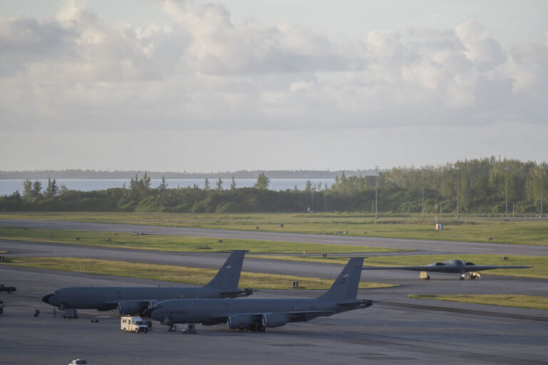 trump-urges-uk-to-retain-indian-ocean-territory-amid-iran-tensions