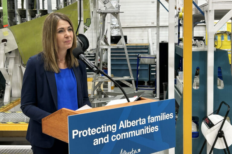alberta-premier-announces-referendum-on-immigration,-constitutional-changes