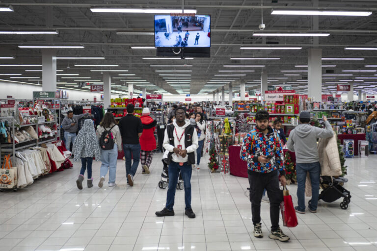 us-economy-cools-sharply-in-4th-quarter-as-government-shutdown-weighs-on-gdp