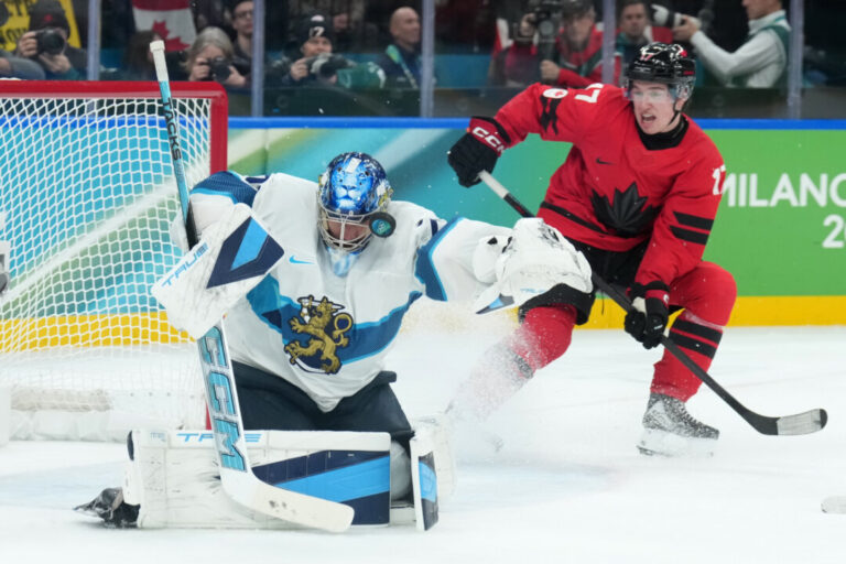 ontario-allows-bars-to-sell-alcohol-starting-at-6-am-for-feb.-22-olympic-gold-medal-hockey-game