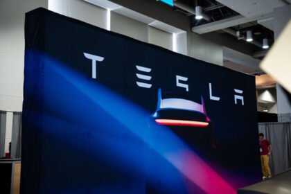 tesla-avoids-california-suspension-by-dropping-‘self-driving’-claims