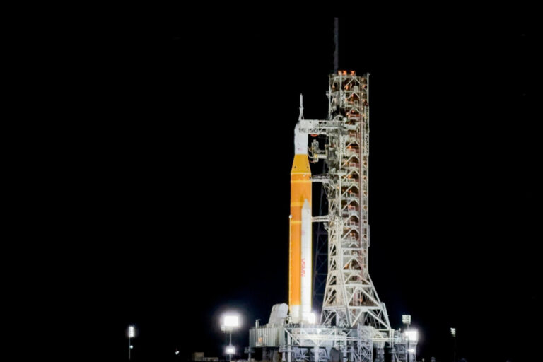 nasa-prepares-to-take-moon-rocket-off-pad-due-to-helium-failure