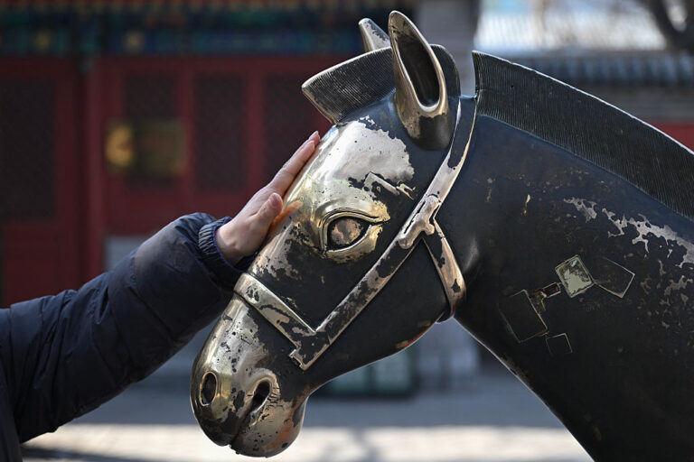 in-china,-a-quieter-lunar-new-year-reflects-economic-strain-and-unease