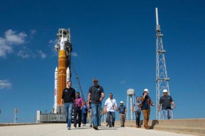 nasa-to-return-its-moon-rocket-to-hangar-for-more-repairs-before-astronauts-strap-in