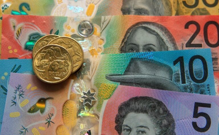 australians-going-deeper-into-debt-amid-rising-mortgage-costs,-credit-card-demand