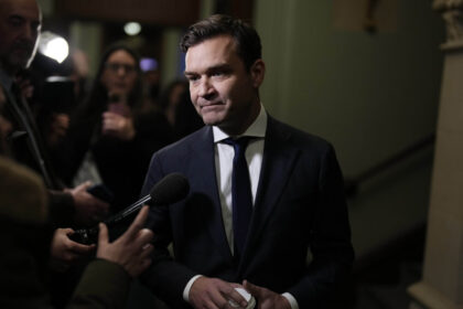 newly-minted-liberal-matt-jeneroux-says-he-won’t-criticize-tories-despite-party-switch