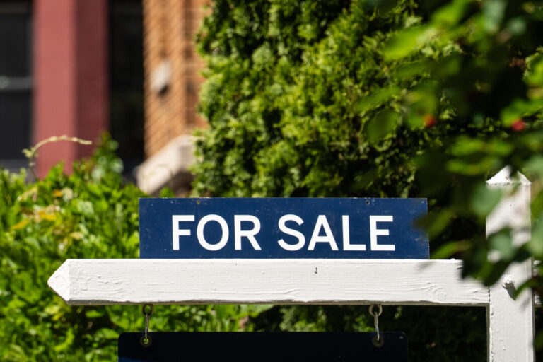 mortgage-rates-drop-below-6-percent-for-first-time-in-more-than-3-years