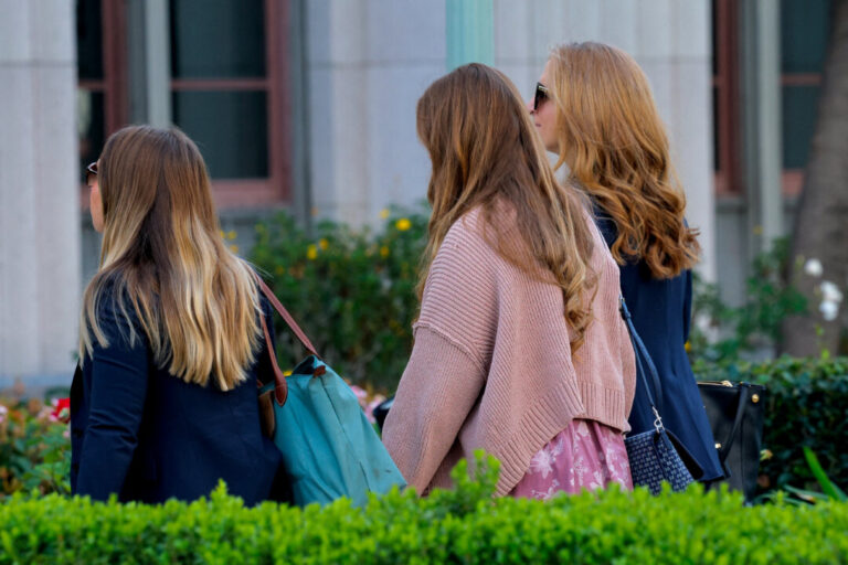 young-plaintiff-testifies-in-landmark-trial-to-determine-if-social-media-tries-to-addict-youths