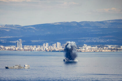 in-photos:-us-and-israel-attack-iran