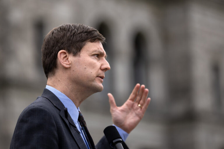 bc’s-eby-urges-west-coast-governors-to-fall-in-line-with-daylight-time-change