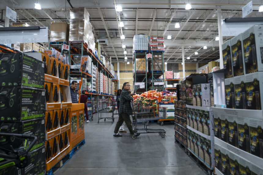 us-firms-still-reluctant-to-pass-tariff-related-costs-to-customers,-fed-says