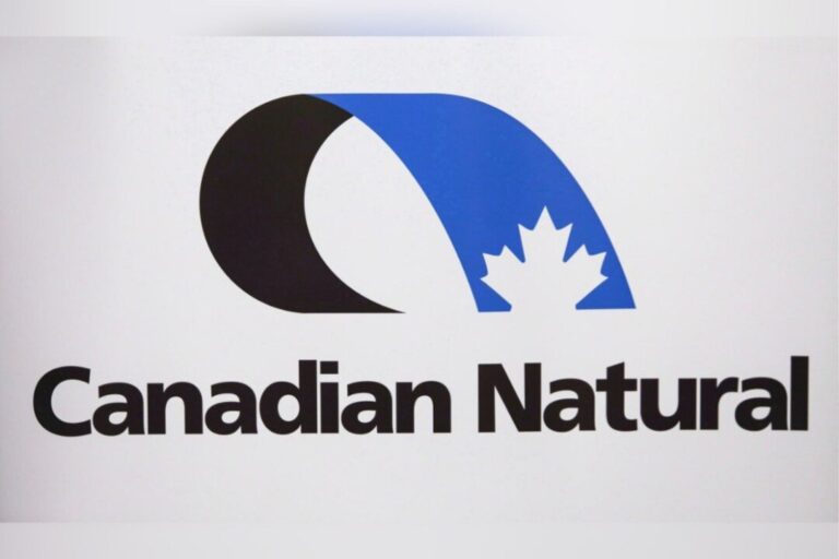 canadian-natural-defers-oilsands-mine-expansion,-citing-regulatory-uncertainty