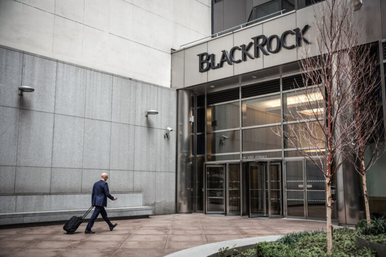 private-credit-pressures-mount-as-blackrock-limits-client-redemptions