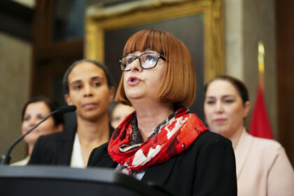 clocks-springing-forward-this-weekend,-bc-adopts-year-round-daylight-time