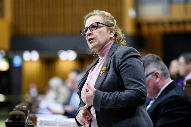 canada-to-grant-33,000-foreign-workers-permanent-residence-under-new-program