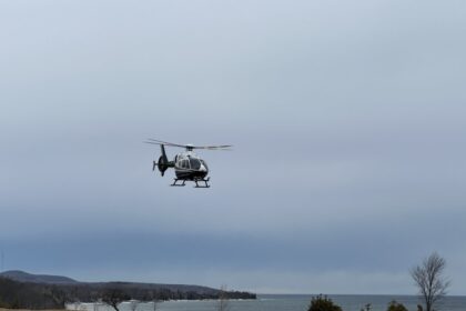 police-rescue-23-fishermen-after-ice-shelf-broke-away-from-ontario’s-georgian-bay-shore 