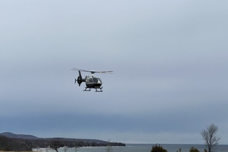 police-rescue-23-fishermen-after-ice-shelf-broke-away-from-ontario’s-georgian-bay-shore 