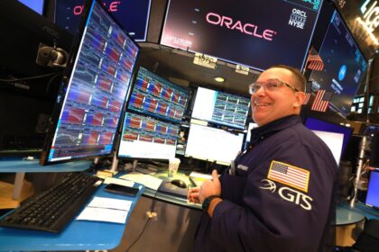oracle-shares-pop-after-tech-giant-beats-estimates,-raises-revenue-outlook