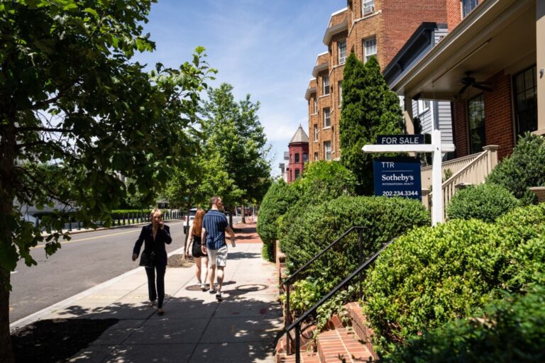 nearly-1-in-5-house-hunters-looking-to-relocate:-report