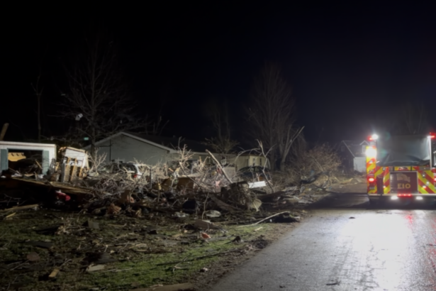 2-dead-in-indiana-as-tornado,-storm-outbreaks-continue-across-us
