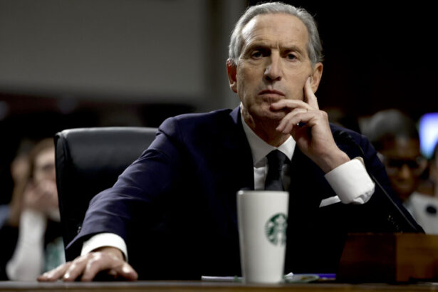 former-starbucks-ceo-howard-schultz-leaves-washington-state,-moves-to-florida