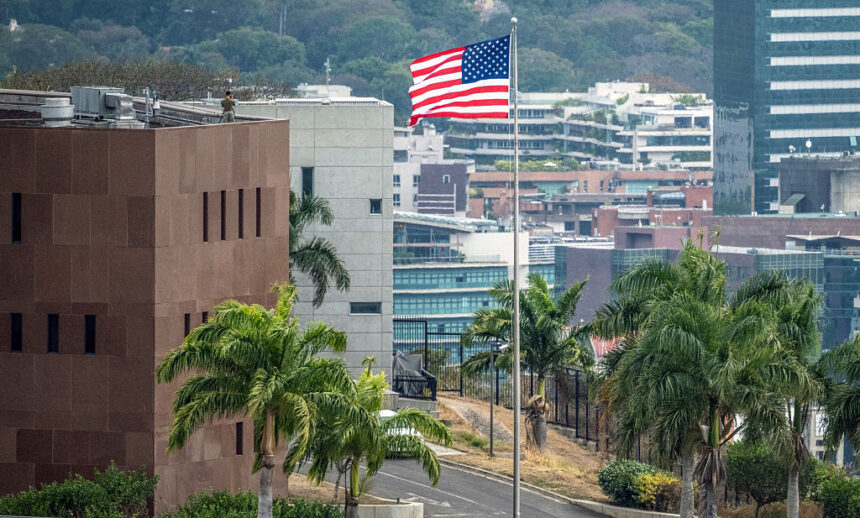 us-flag-raised-over-embassy-in-venezuela-for-first-time-in-7-years