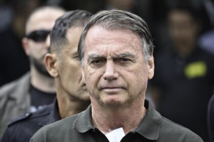 former-brazil-president-bolsonaro’s-kidney-function-worsens-but-pneumonia-stabilized,-hospital-says