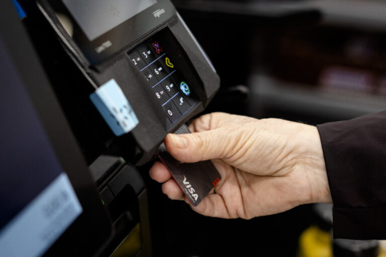 household-debt-to-income-ratio-climbs-in-q4-for-5th-straight-quarter:-statcan 