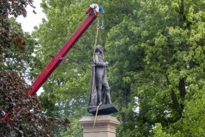 majority-of-kingston-residents-want-sir-john-a.-macdonald-statue-returned-to-original-location:-poll