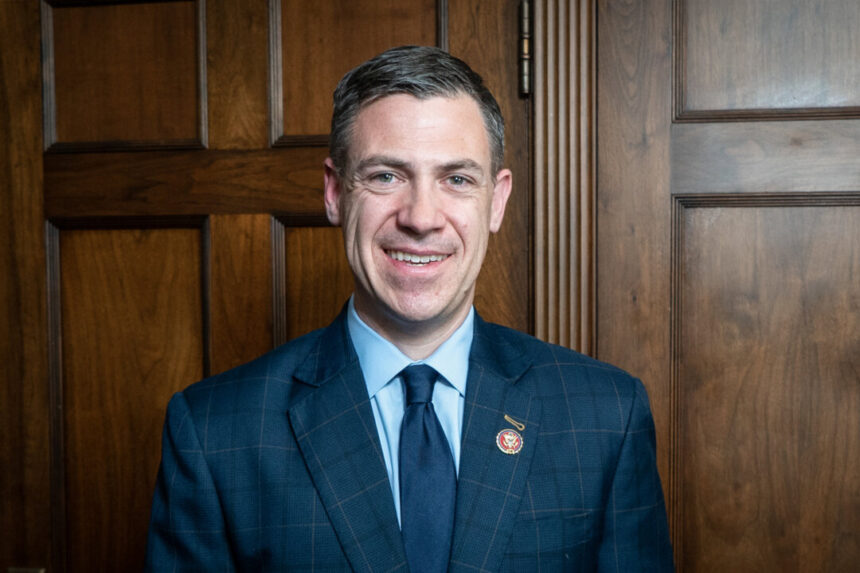 senator-warns-of-threat-posed-by-chinese-nationals-receiving-us-flight-training