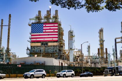 america’s-aging-oil-refinery-infrastructure-sees-renewal-under-trump:-industry-experts