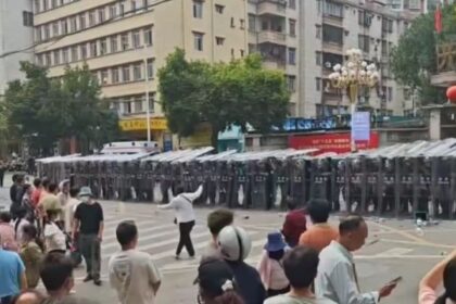 hundreds-clash-with-police-in-southern-china-over-cremation-facility-project