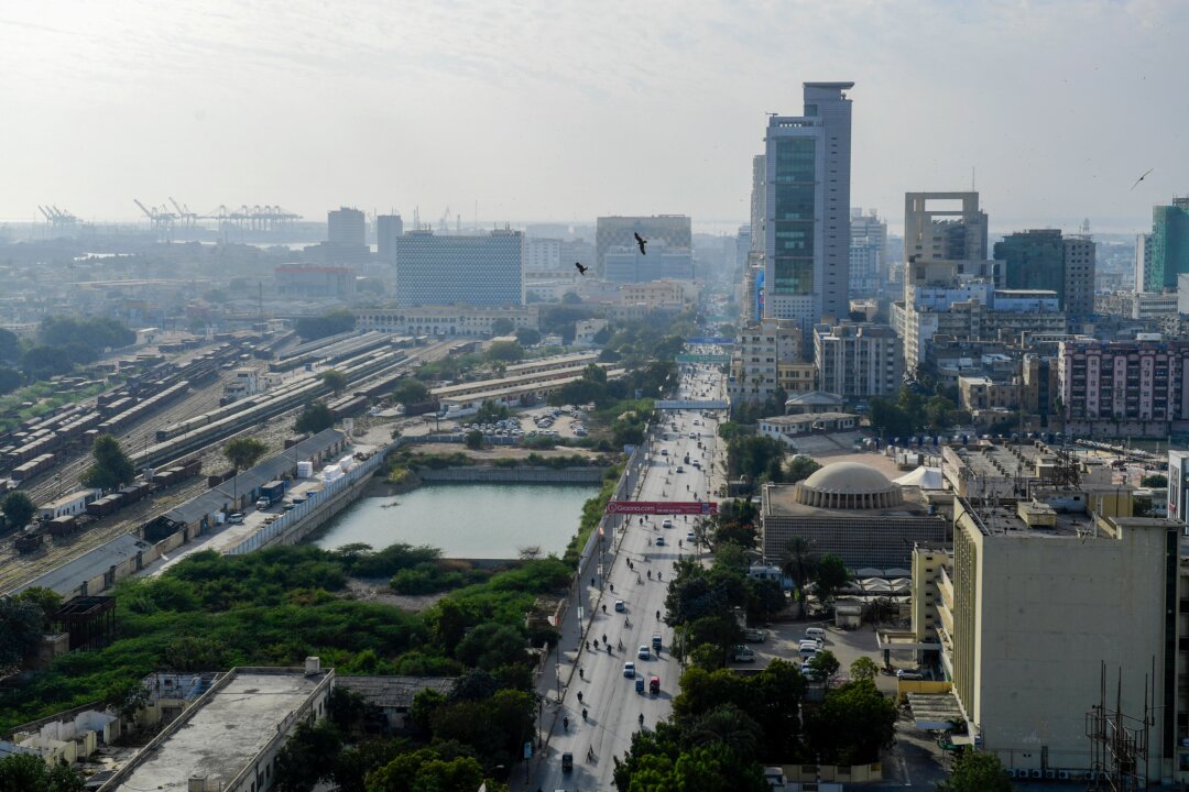 us-reaches-deal-with-pakistan-on-oil,-tariffs