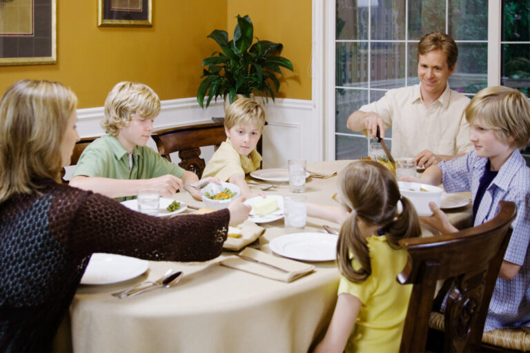 family-dinners-protect-teens-from-substance-use 