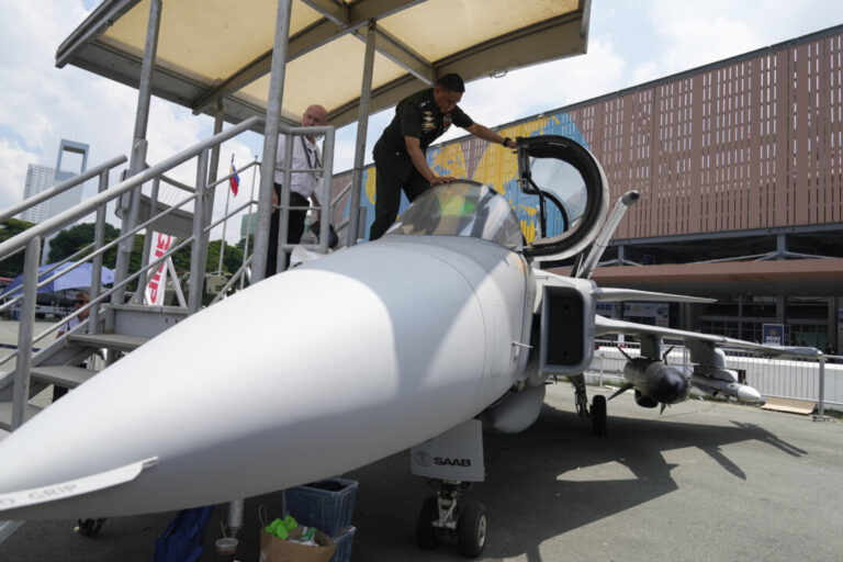 unclear-when-ottawa-will-complete-fighter-jet-review:-saab-ceo